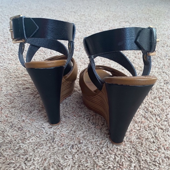 ALDO Bi-Color Wedges - Picture 5 of 6